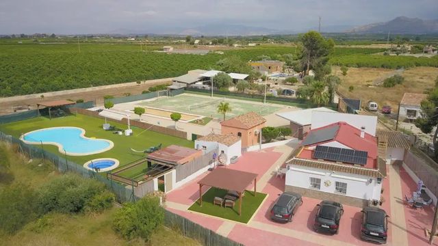 Chalet de 4 habitaciones en Benferri en venta con piscina garaje - 325.000 € (Ref: 10110835)
