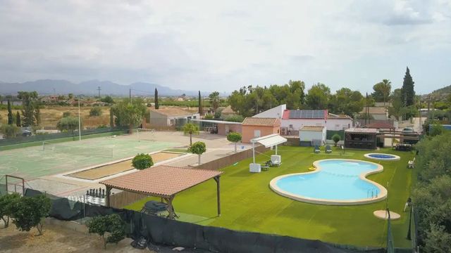 Chalet de 4 habitaciones en Benferri en venta con piscina garaje - 325.000 € (Ref: 10110835)
