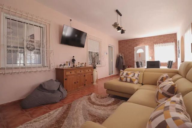 Chalet de 4 habitaciones en Benferri en venta con piscina garaje - 325.000 € (Ref: 10110835)