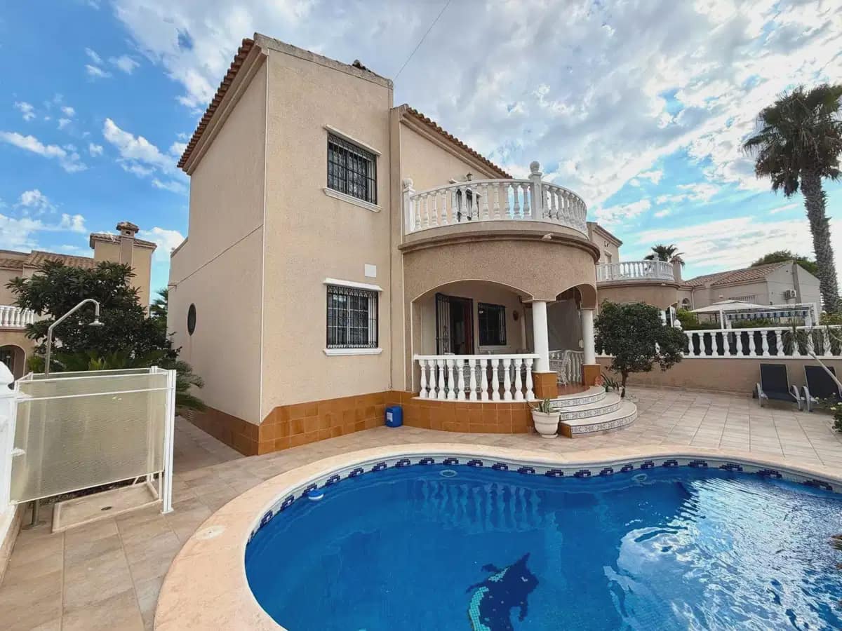 3 soverom Villa til salgs i Orihuela Costa med svømmebasseng - € 369 000 (Ref: 10111068)