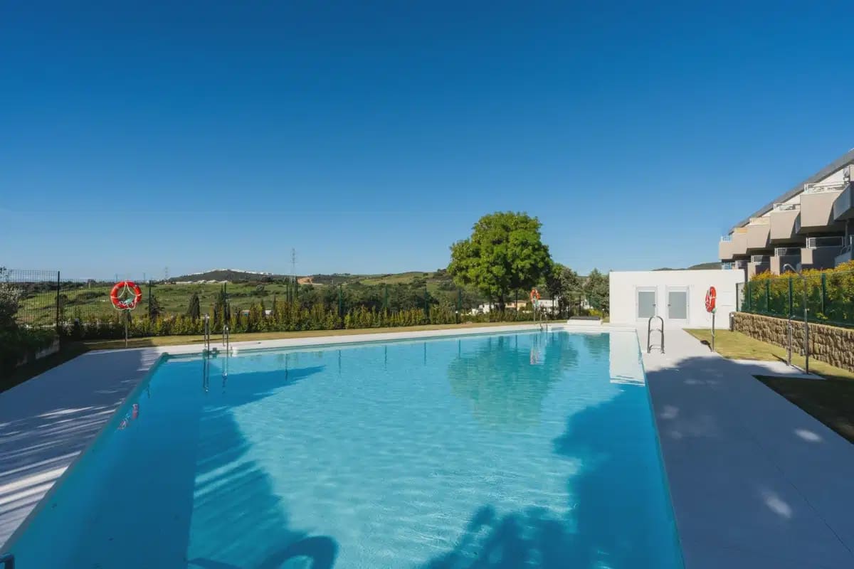 2 chambre Appartement à vendre à Estepona avec piscine garage - 375 000 € (Ref: 10111088)
