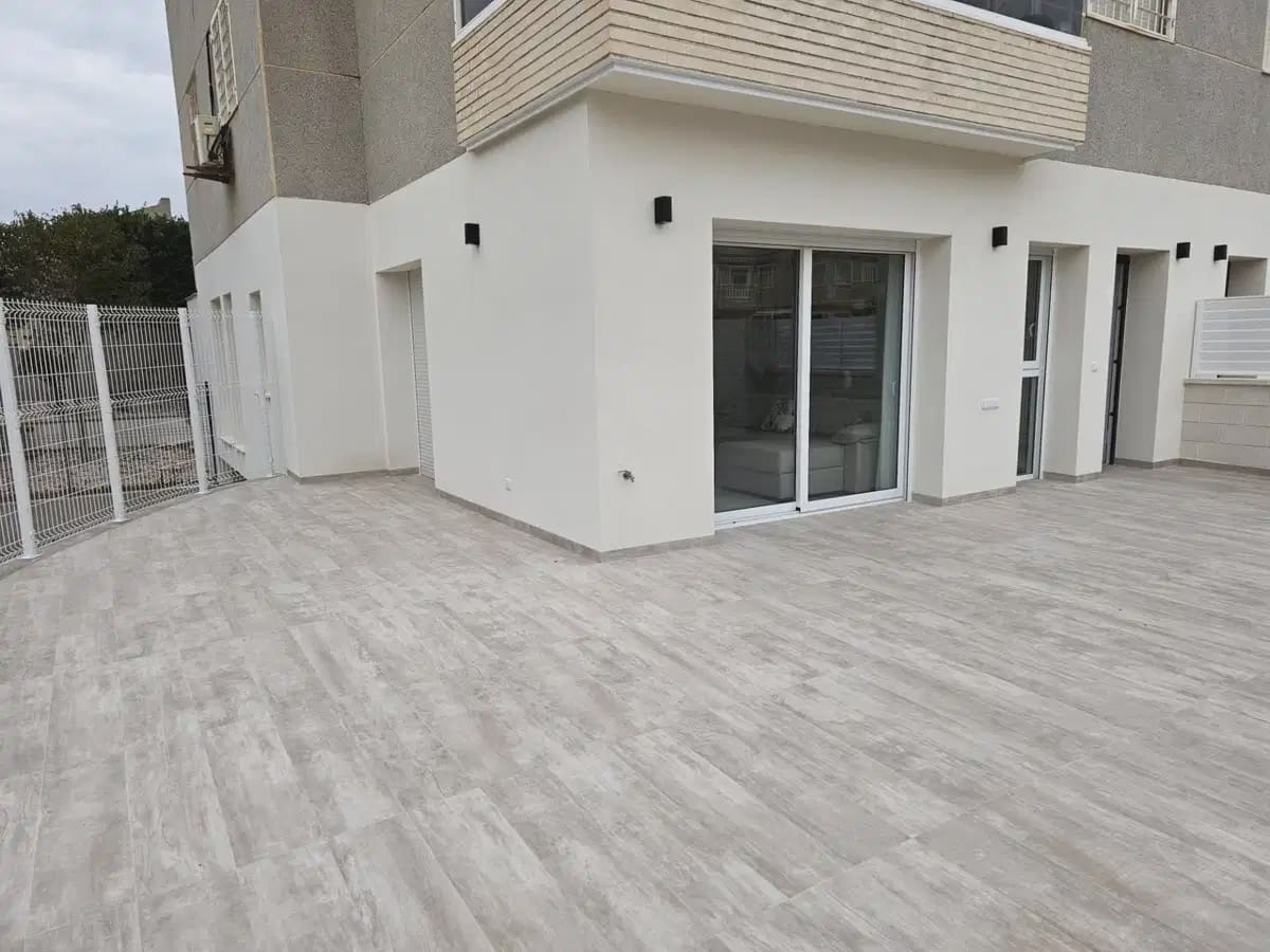 3 quarto Apartamento para venda em Torrevieja com piscina garagem - 370 000 € (Ref: 10132915)