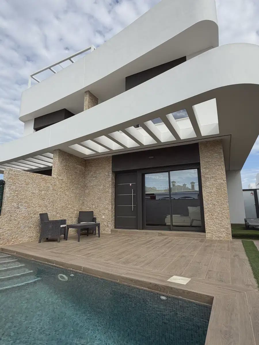 2 quarto Moradia para venda em Los Montesinos com piscina - 369 000 € (Ref: 10132917)