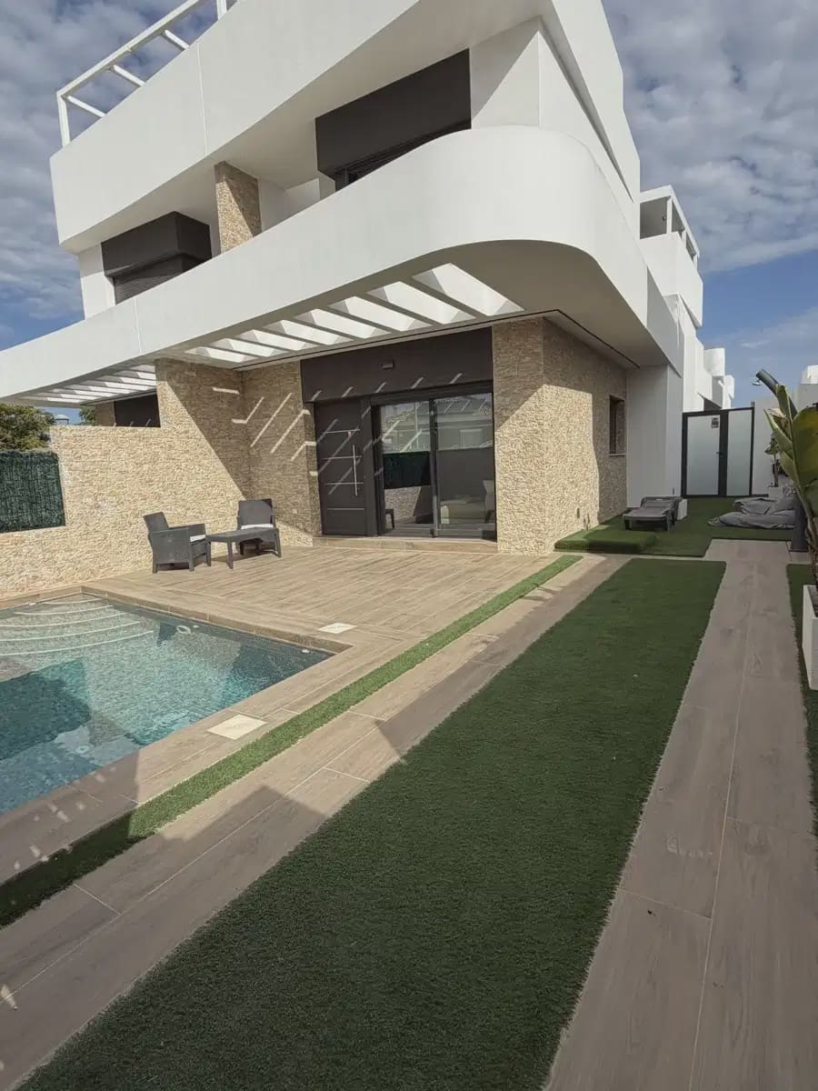 2 quarto Moradia para venda em Los Montesinos com piscina - 369 000 € (Ref: 10132917)