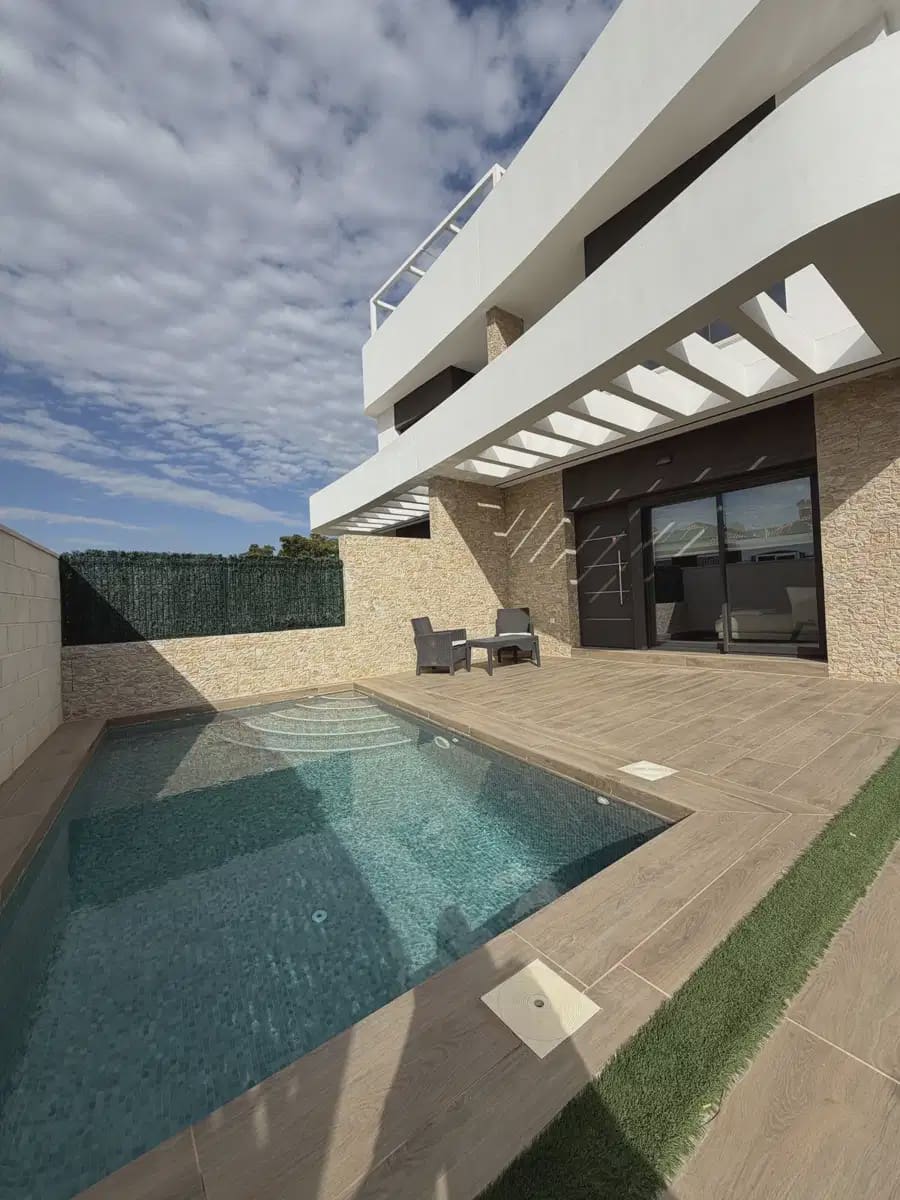 2 quarto Moradia para venda em Los Montesinos com piscina - 369 000 € (Ref: 10132917)