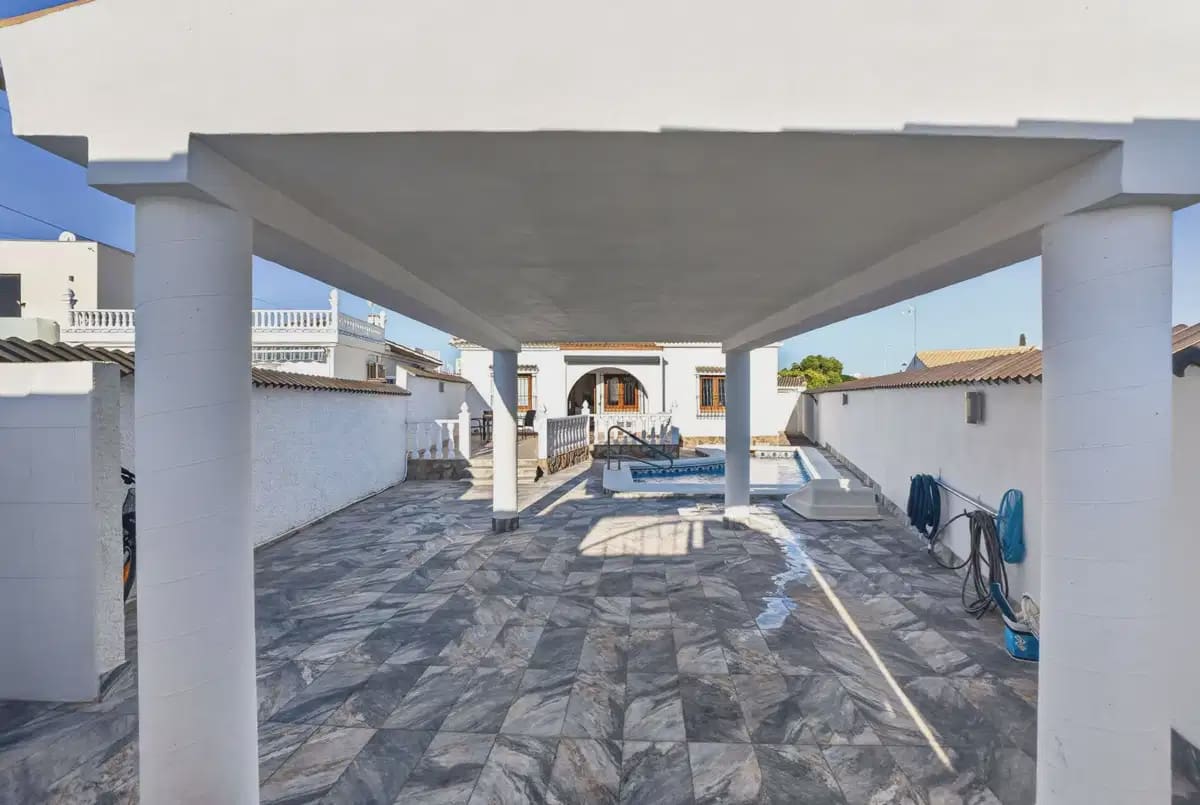3 soverom Villa til salgs i Torrevieja med svømmebasseng - € 349 000 (Ref: 10147403)