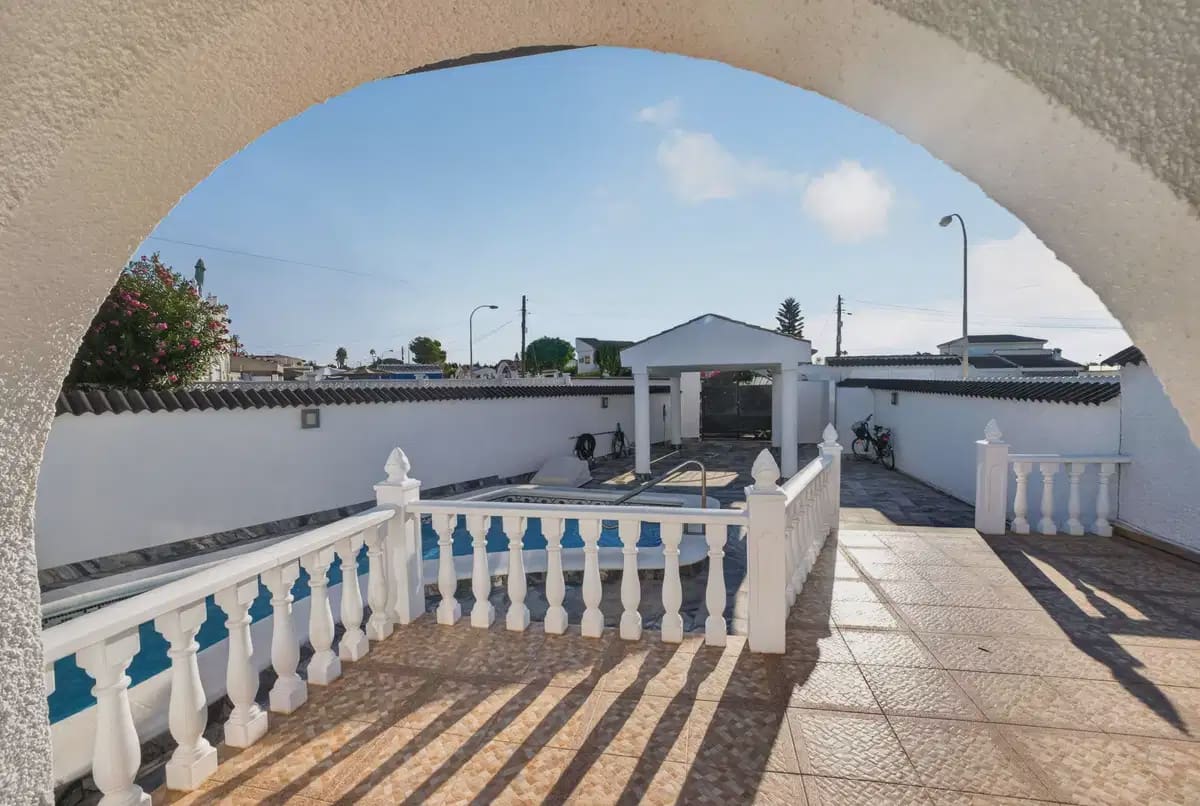 3 soverom Villa til salgs i Torrevieja med svømmebasseng - € 349 000 (Ref: 10147403)