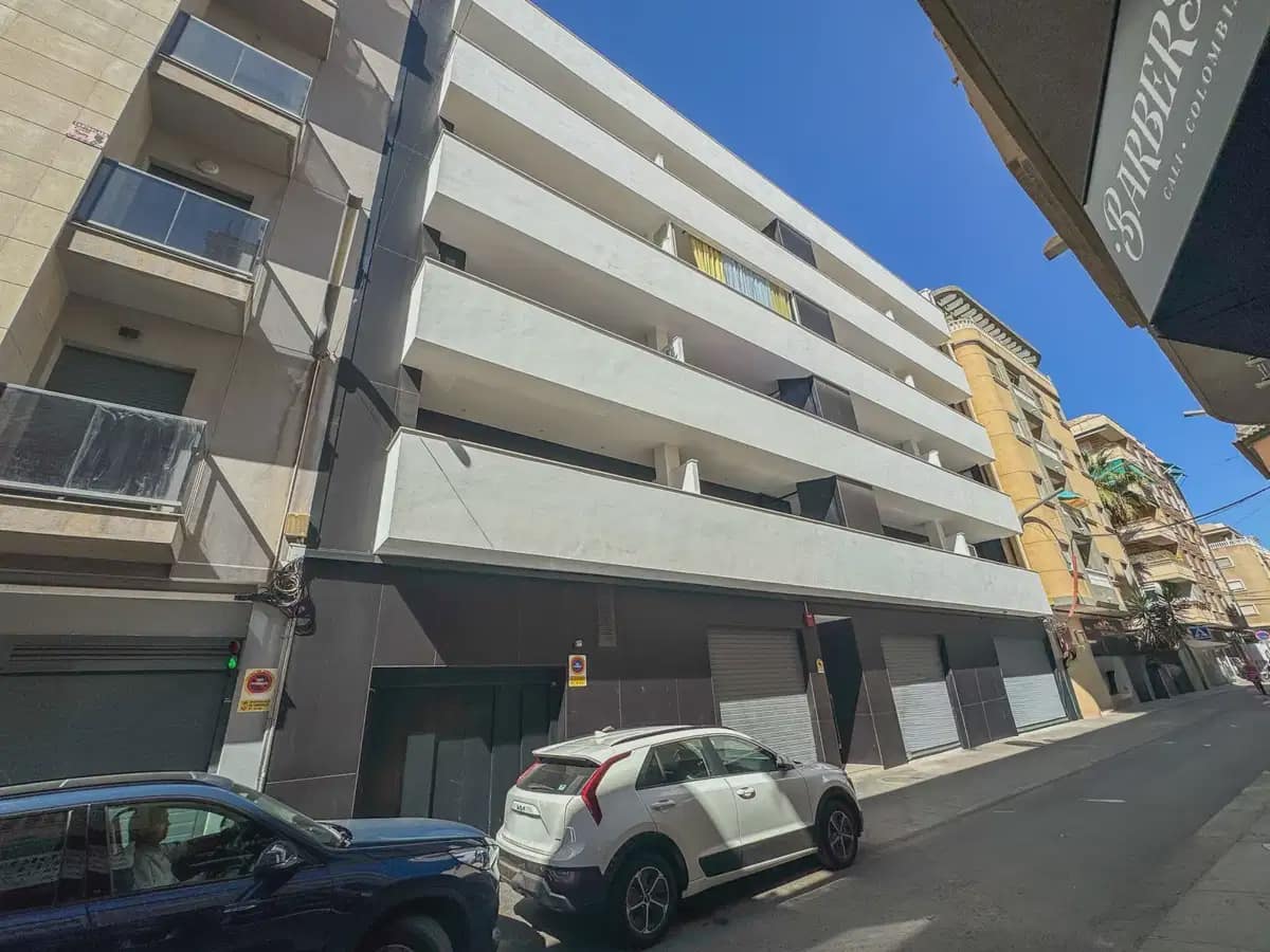 3 soveværelse Lejlighed til salg i Torrevieja med swimmingpool garage - € 379.000 (Ref: 10153263)