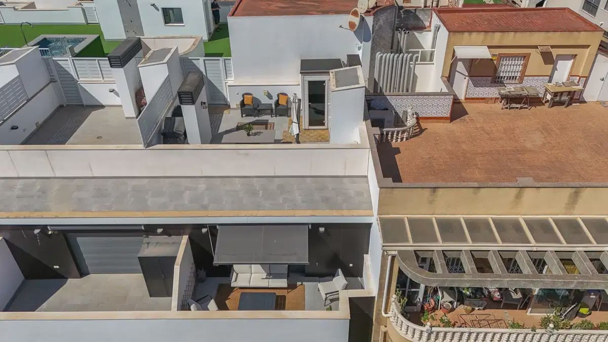 3 soveværelse Lejlighed til salg i Torrevieja med swimmingpool garage - € 379.000 (Ref: 10153263)