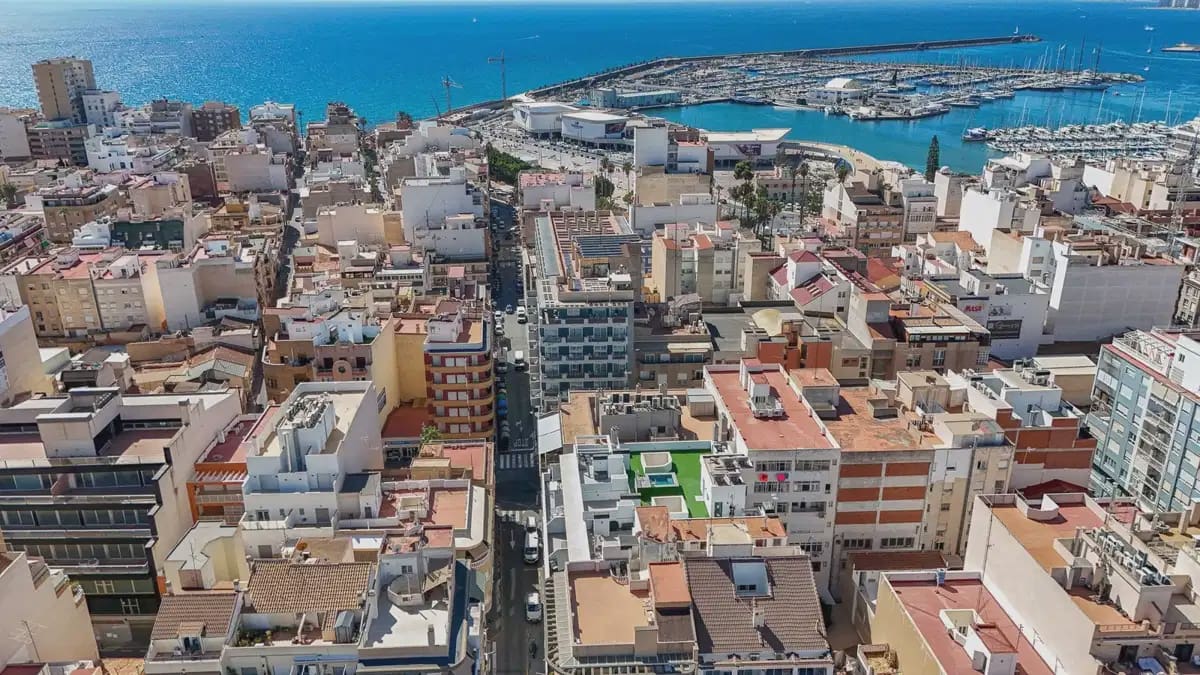 3 soveværelse Lejlighed til salg i Torrevieja med swimmingpool garage - € 379.000 (Ref: 10153263)