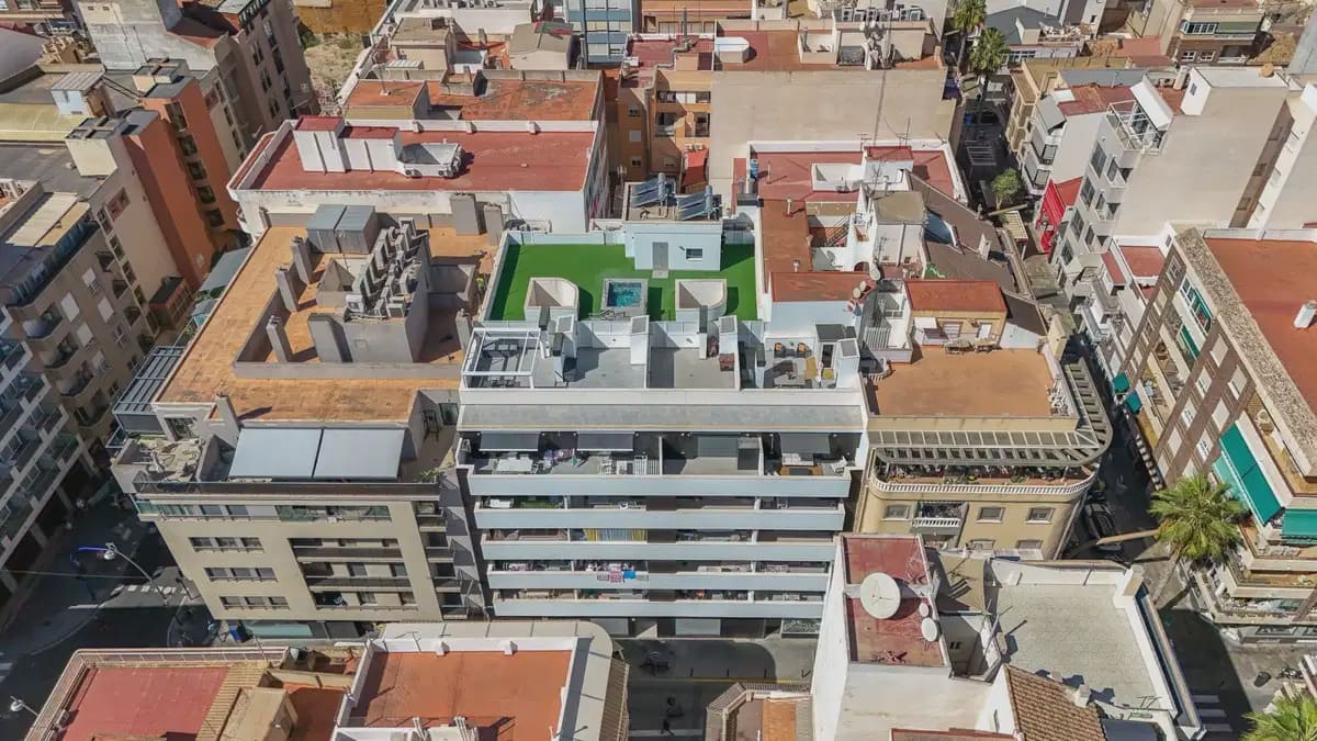 3 soveværelse Lejlighed til salg i Torrevieja med swimmingpool garage - € 379.000 (Ref: 10153263)