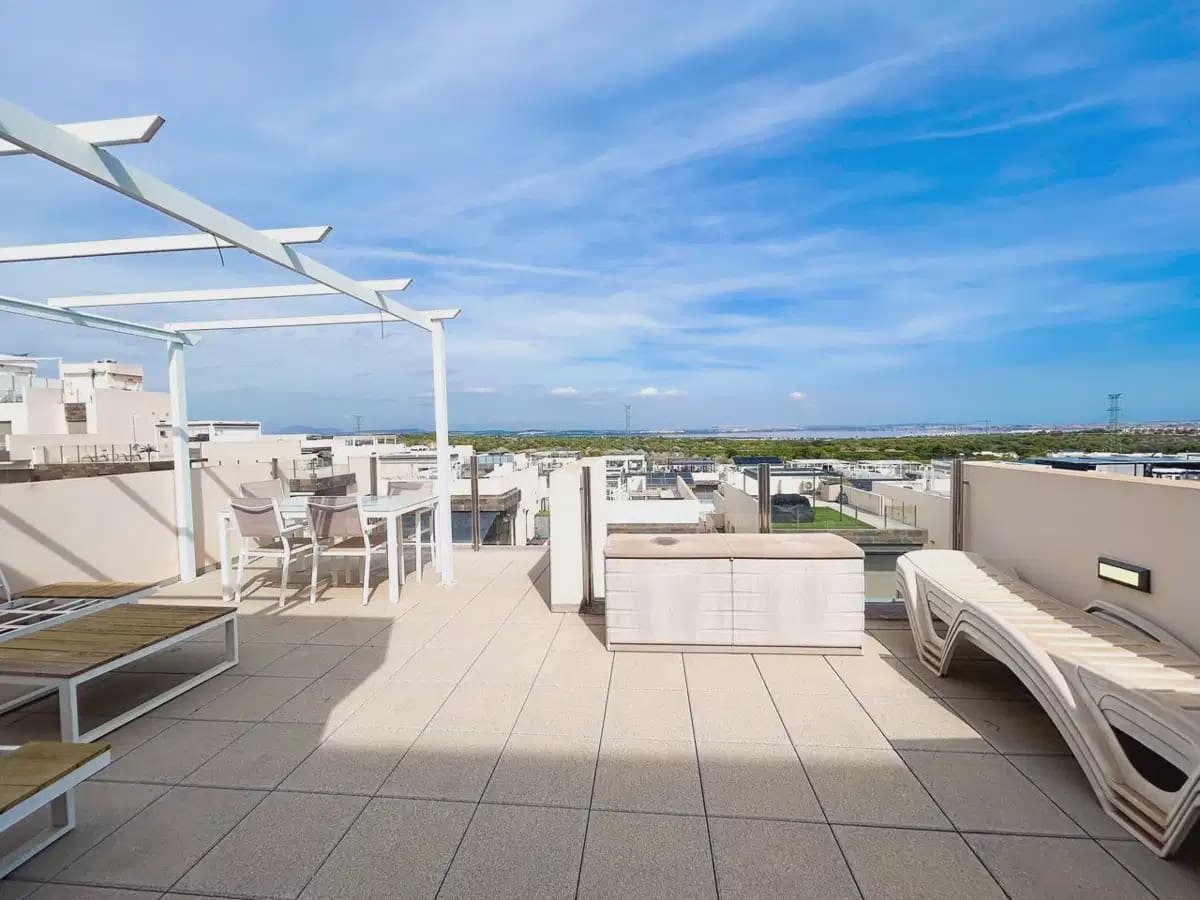 3 slaapkamer Villa te koop in Villamartin met zwembad garage - € 379.995 (Ref: 10153266)