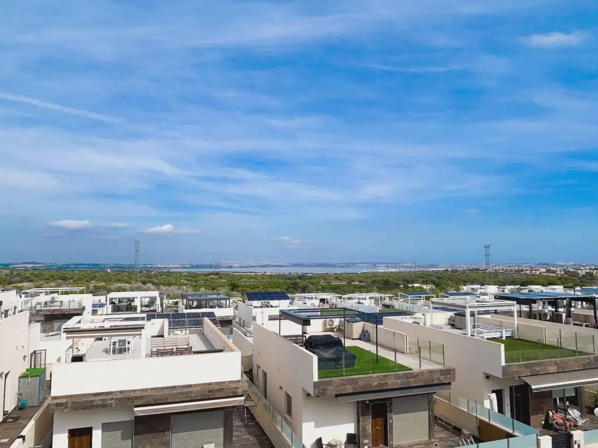 3 slaapkamer Villa te koop in Villamartin met zwembad garage - € 379.995 (Ref: 10153266)