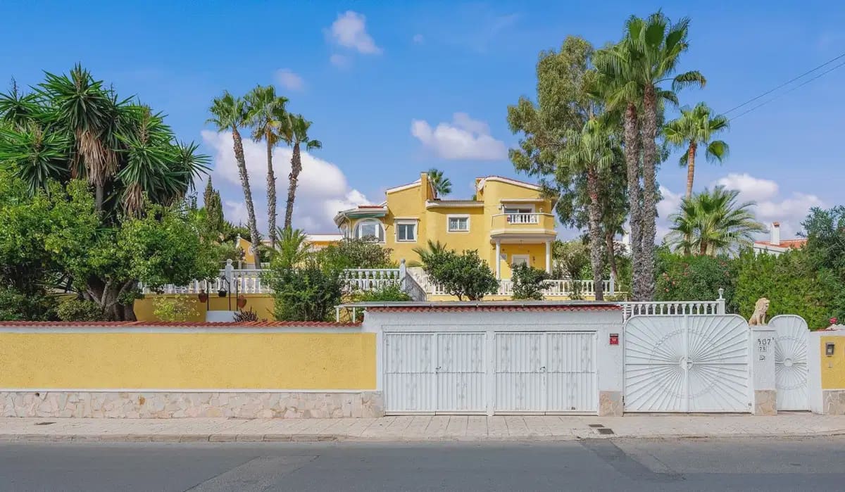 2 bedroom Villa for sale in Rojales with pool - € 385,000 (Ref: 10153267)
