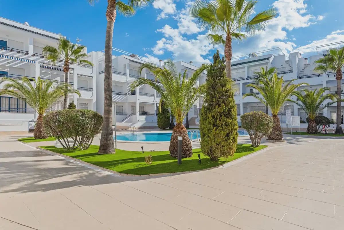 3 soverom Leilighet til salgs i Torrevieja med svømmebasseng garasje - € 385 000 (Ref: 10153268)