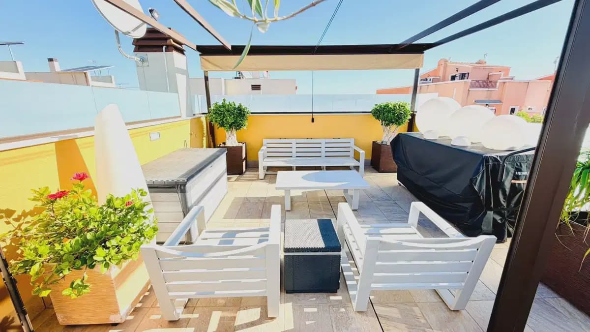 Chalet de 3 habitaciones en Los Montesinos en venta con piscina - 392.500 € (Ref: 10153270)