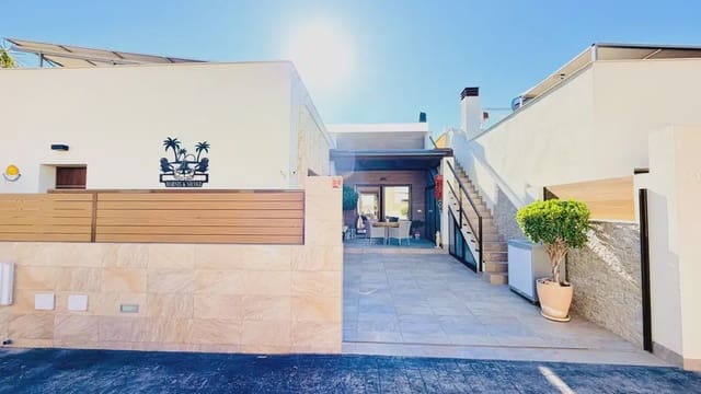 Chalet de 3 habitaciones en Los Montesinos en venta con piscina - 392.500 € (Ref: 10153270)