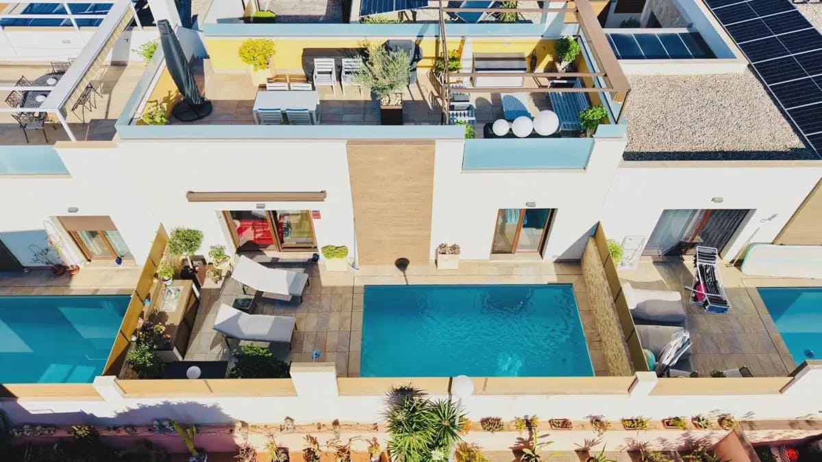 Chalet de 3 habitaciones en Los Montesinos en venta con piscina - 392.500 € (Ref: 10153270)