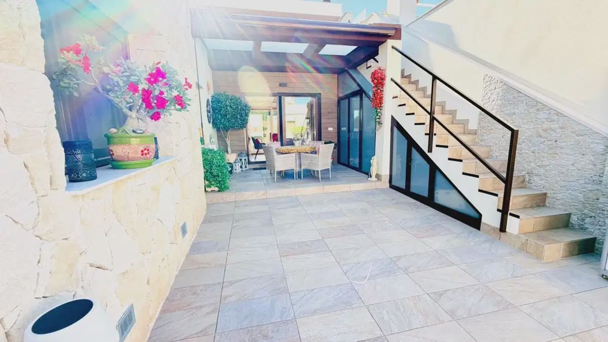 Chalet de 3 habitaciones en Los Montesinos en venta con piscina - 392.500 € (Ref: 10153270)