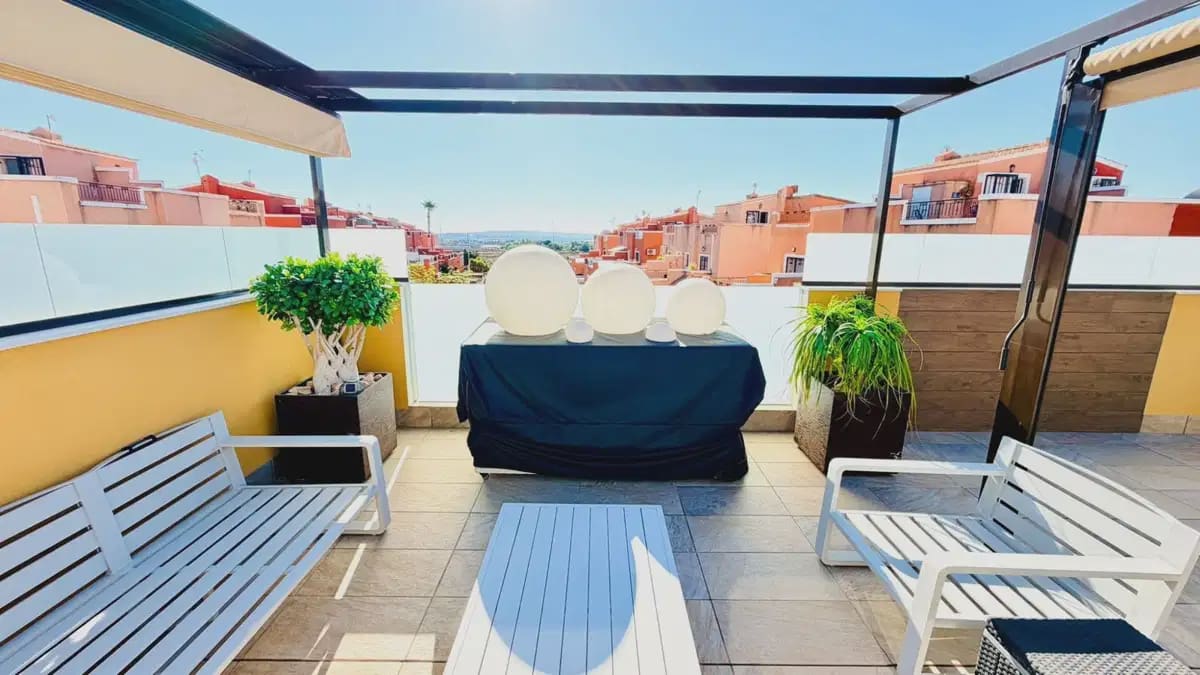 Chalet de 3 habitaciones en Los Montesinos en venta con piscina - 392.500 € (Ref: 10153270)