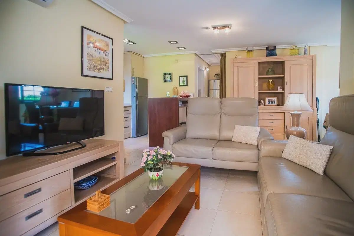 4 soverom Villa til salgs i Torrevieja med svømmebasseng garasje - € 310 000 (Ref: 10154483)