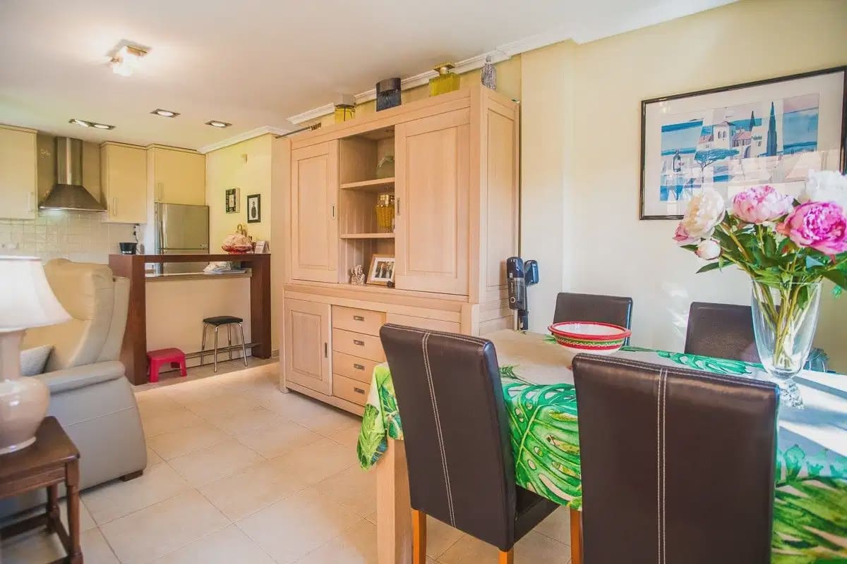 4 soverom Villa til salgs i Torrevieja med svømmebasseng garasje - € 310 000 (Ref: 10154483)
