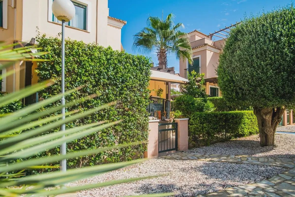4 soverom Villa til salgs i Torrevieja med svømmebasseng garasje - € 310 000 (Ref: 10154483)