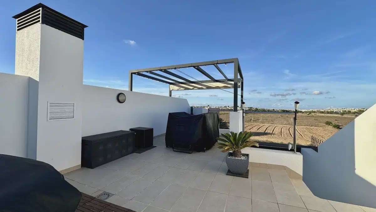 Casa de 3 habitaciones en Villamartin en venta con piscina garaje - 395.000 € (Ref: 10160850)