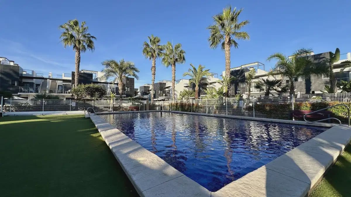 Casa de 3 habitaciones en Villamartin en venta con piscina garaje - 395.000 € (Ref: 10160850)
