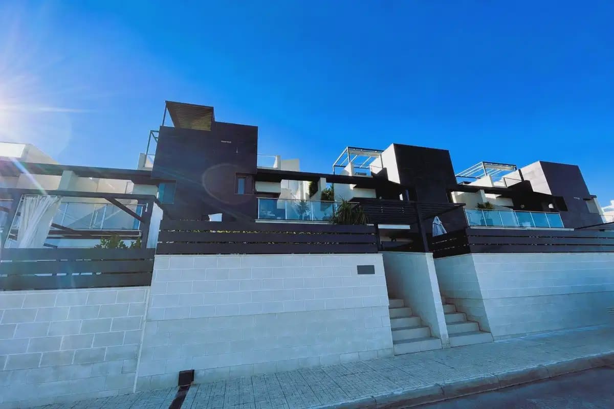 Casa de 3 habitaciones en Villamartin en venta con piscina garaje - 395.000 € (Ref: 10160850)