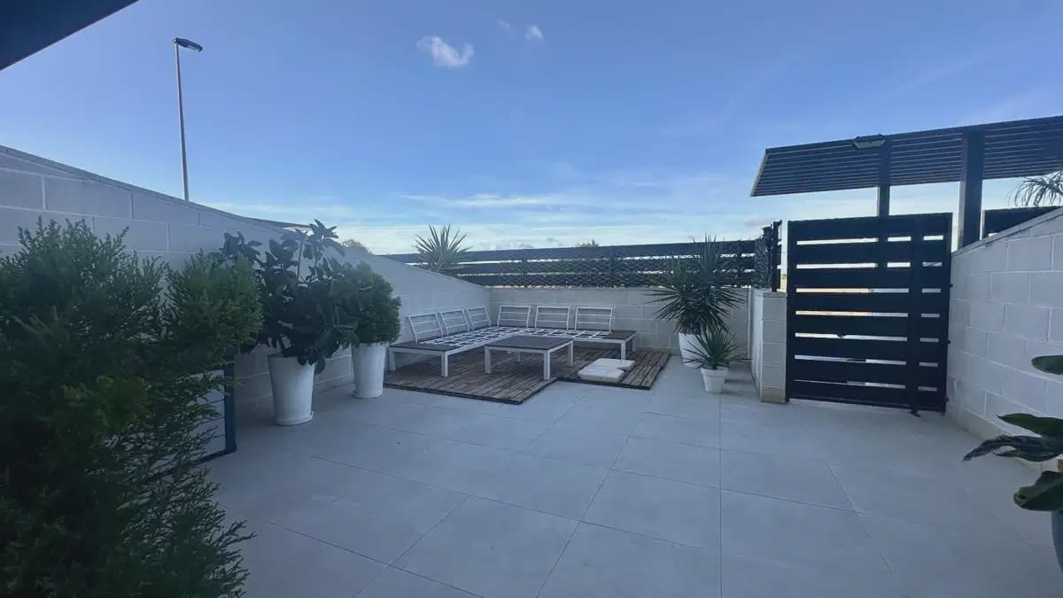 Casa de 3 habitaciones en Villamartin en venta con piscina garaje - 395.000 € (Ref: 10160850)