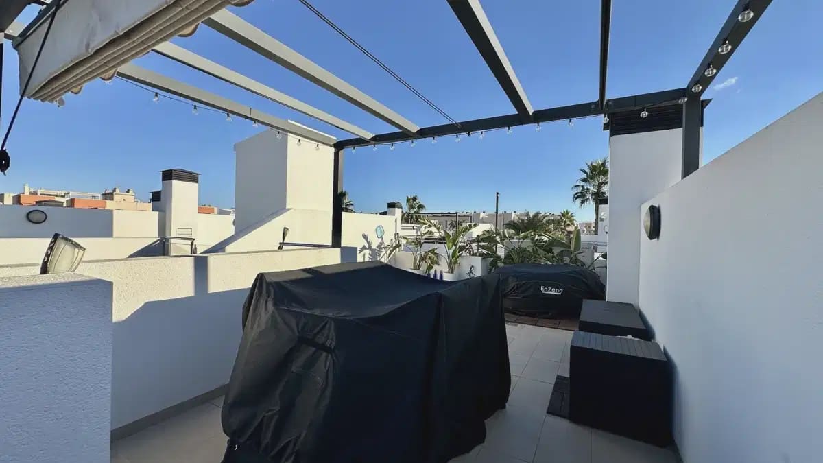 Casa de 3 habitaciones en Villamartin en venta con piscina garaje - 395.000 € (Ref: 10160850)