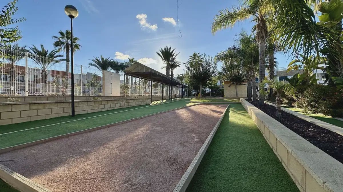 Casa de 3 habitaciones en Villamartin en venta con piscina garaje - 395.000 € (Ref: 10160850)