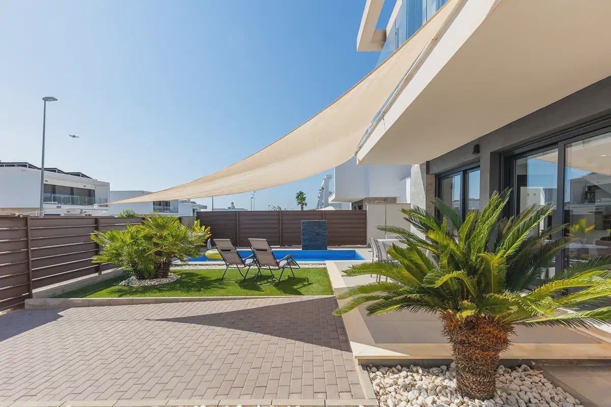 3 slaapkamer Villa te koop in Entre Naranjos met zwembad garage - € 395.000 (Ref: 10160852)