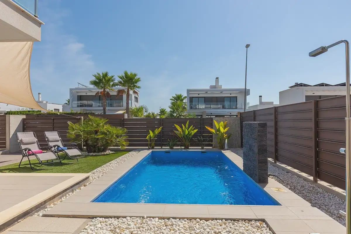 3 slaapkamer Villa te koop in Entre Naranjos met zwembad garage - € 395.000 (Ref: 10160852)