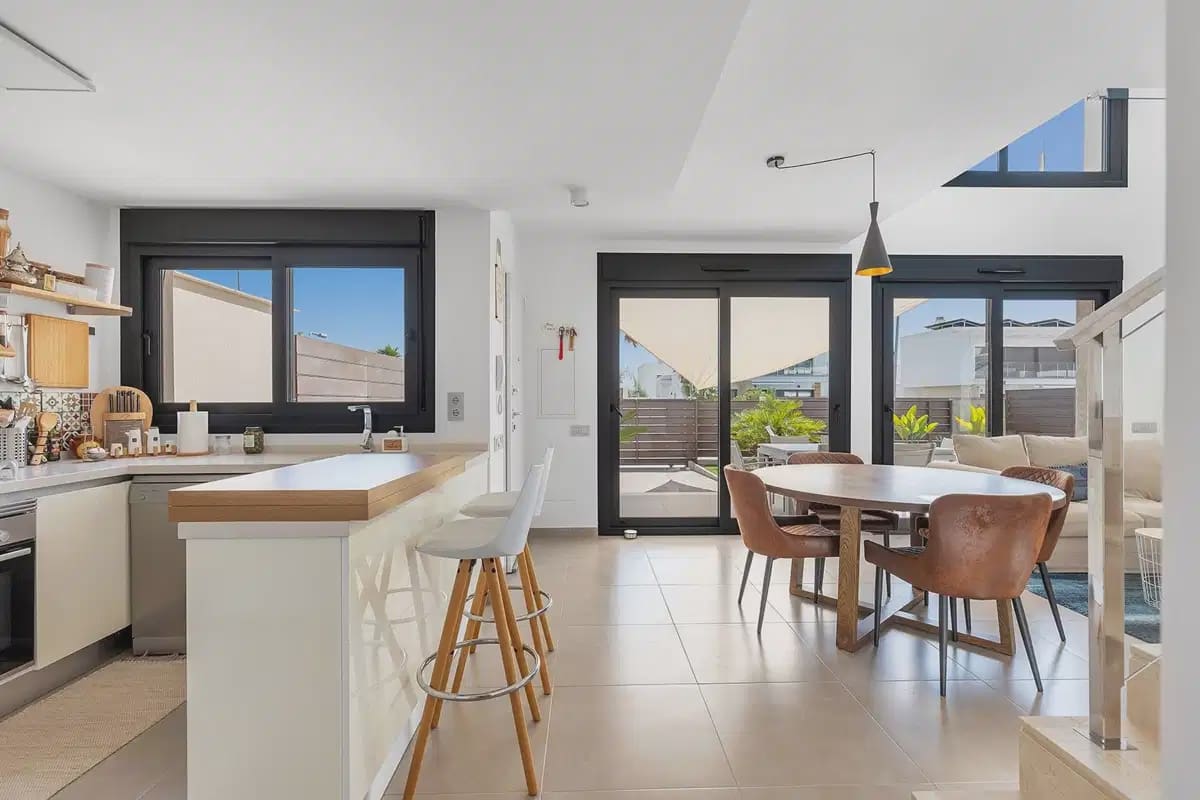 3 slaapkamer Villa te koop in Entre Naranjos met zwembad garage - € 395.000 (Ref: 10160852)
