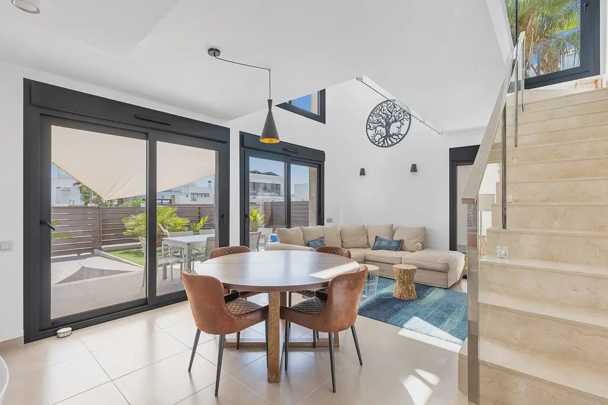 3 slaapkamer Villa te koop in Entre Naranjos met zwembad garage - € 395.000 (Ref: 10160852)