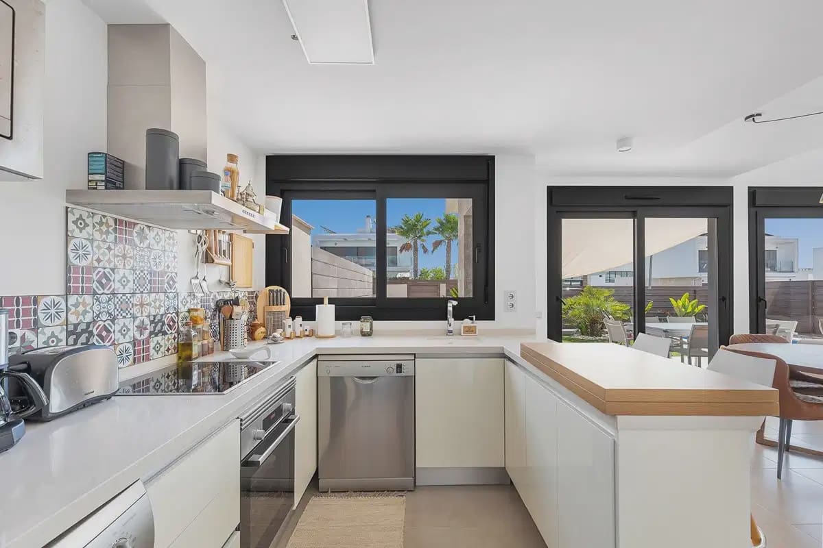 3 slaapkamer Villa te koop in Entre Naranjos met zwembad garage - € 395.000 (Ref: 10160852)