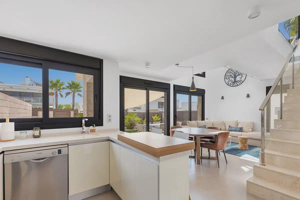 3 slaapkamer Villa te koop in Entre Naranjos met zwembad garage - € 395.000 (Ref: 10160852)