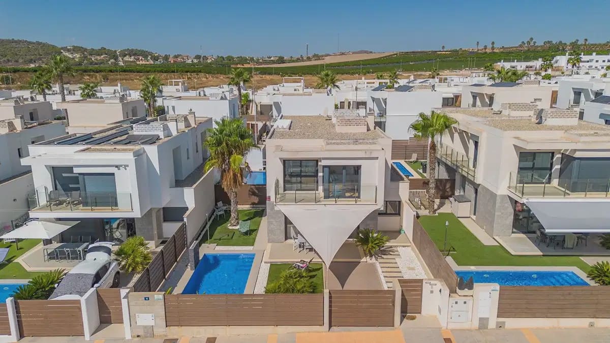 3 slaapkamer Villa te koop in Entre Naranjos met zwembad garage - € 395.000 (Ref: 10160852)