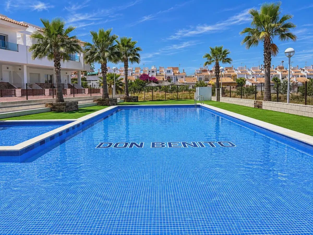 3 soverom Villa til salgs i Torrevieja med svømmebasseng garasje - € 429 000 (Ref: 10160858)