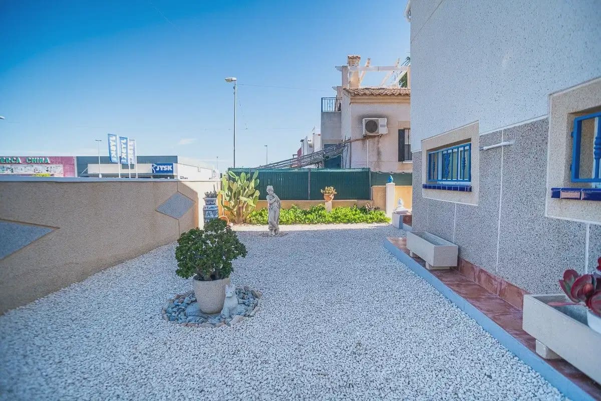 2 bedroom Villa for sale in Los Altos with pool garage - € 285,000 (Ref: 10163690)