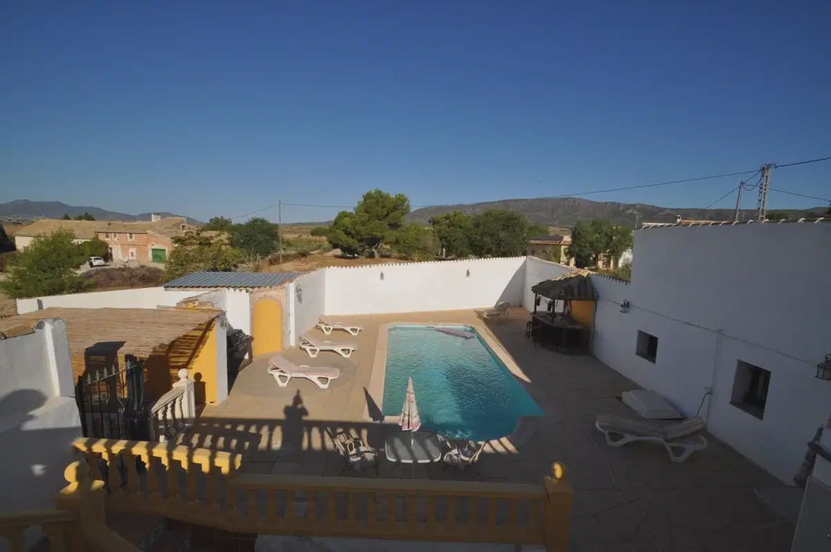 8 soveværelse Finca/Landehus til salg i Pinoso med swimmingpool garage - € 295.000 (Ref: 10163691)