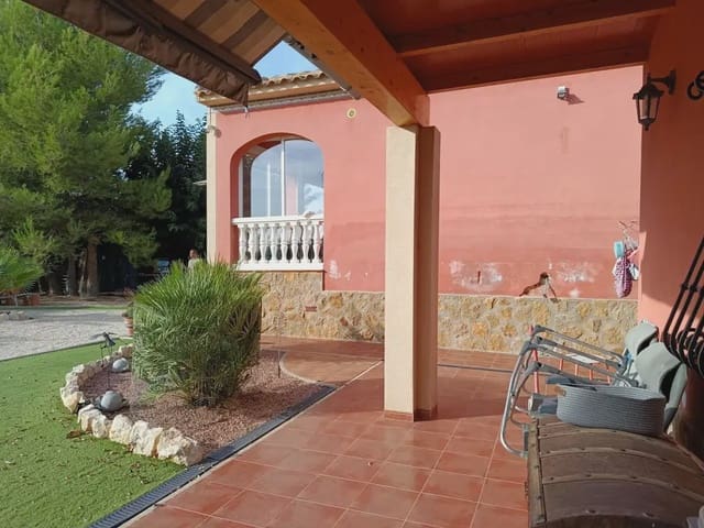3 soveværelse Finca/Landehus til salg i Pinoso med swimmingpool garage - € 299.995 (Ref: 10163694)