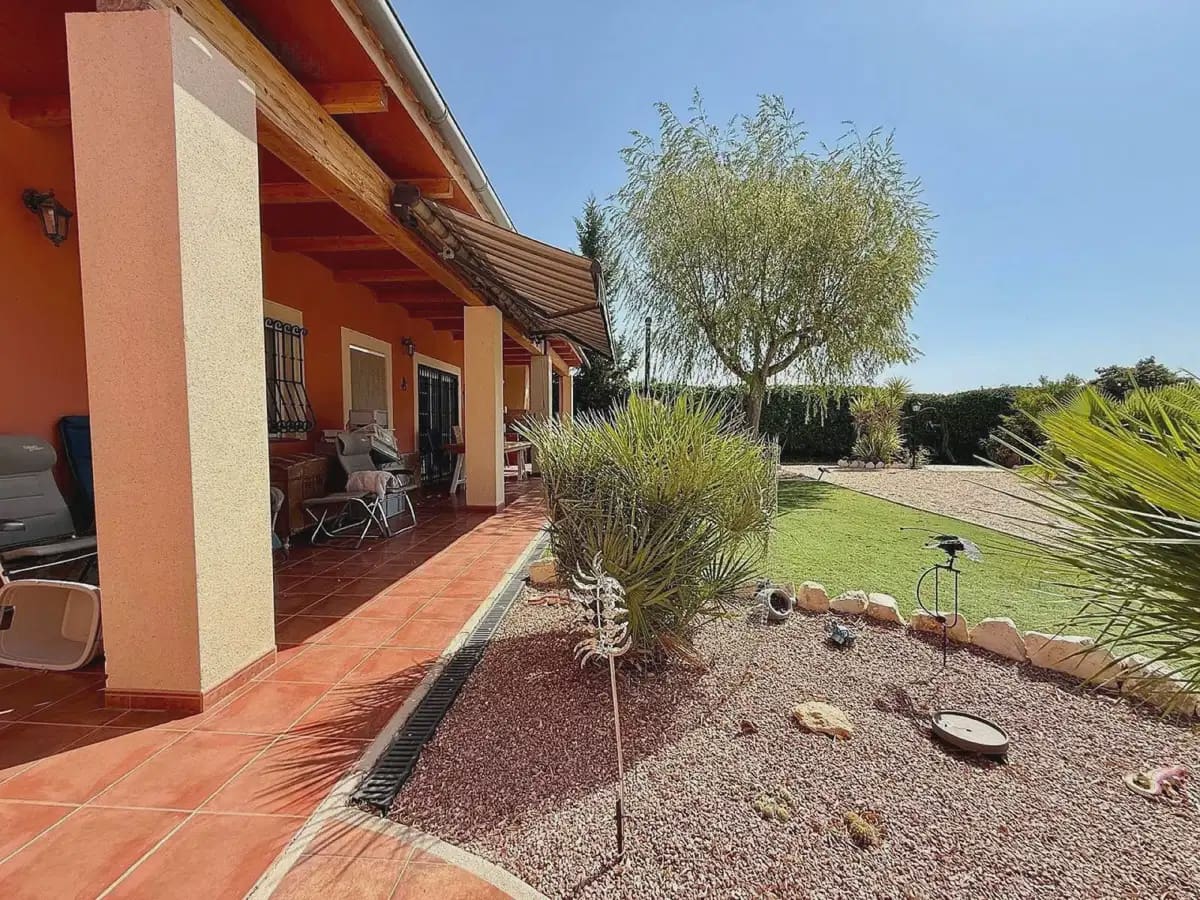 3 soveværelse Finca/Landehus til salg i Pinoso med swimmingpool garage - € 299.995 (Ref: 10163694)