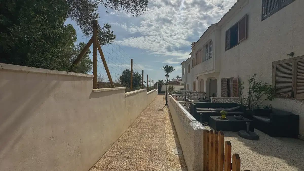 Casa de 3 habitaciones en Playa Flamenca en venta - 289.000 € (Ref: 10163695)
