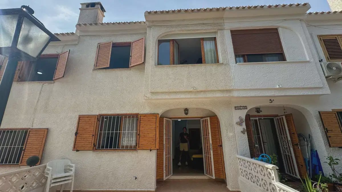 Casa de 3 habitaciones en Playa Flamenca en venta - 289.000 € (Ref: 10163695)