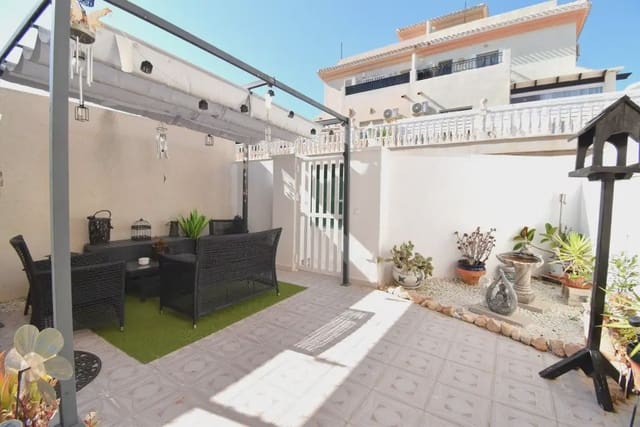 4 makuuhuone Omakotitalo myytävänä paikassa Playa Flamenca, Orihuela mukana uima-altaan 
autotalli - 290 000 € (Ref: 10163718)