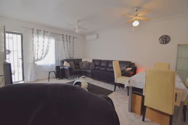 4 makuuhuone Omakotitalo myytävänä paikassa Playa Flamenca, Orihuela mukana uima-altaan 
autotalli - 290 000 € (Ref: 10163718)