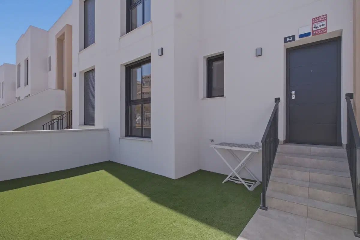 Apartamento de 2 habitaciones en Villamartin en venta con piscina garaje - 299.000 € (Ref: 10163719)